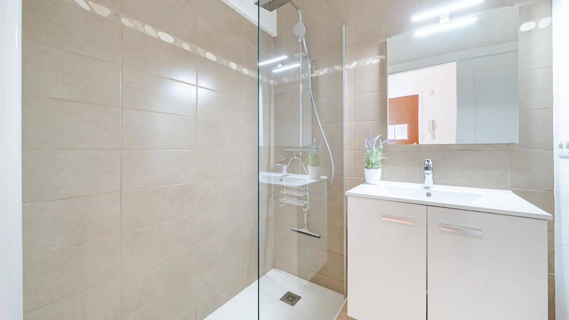2 Pieces Calme Proche De La Mer Parking En Sous-Sol Cagnes-sur-Mer Apartment